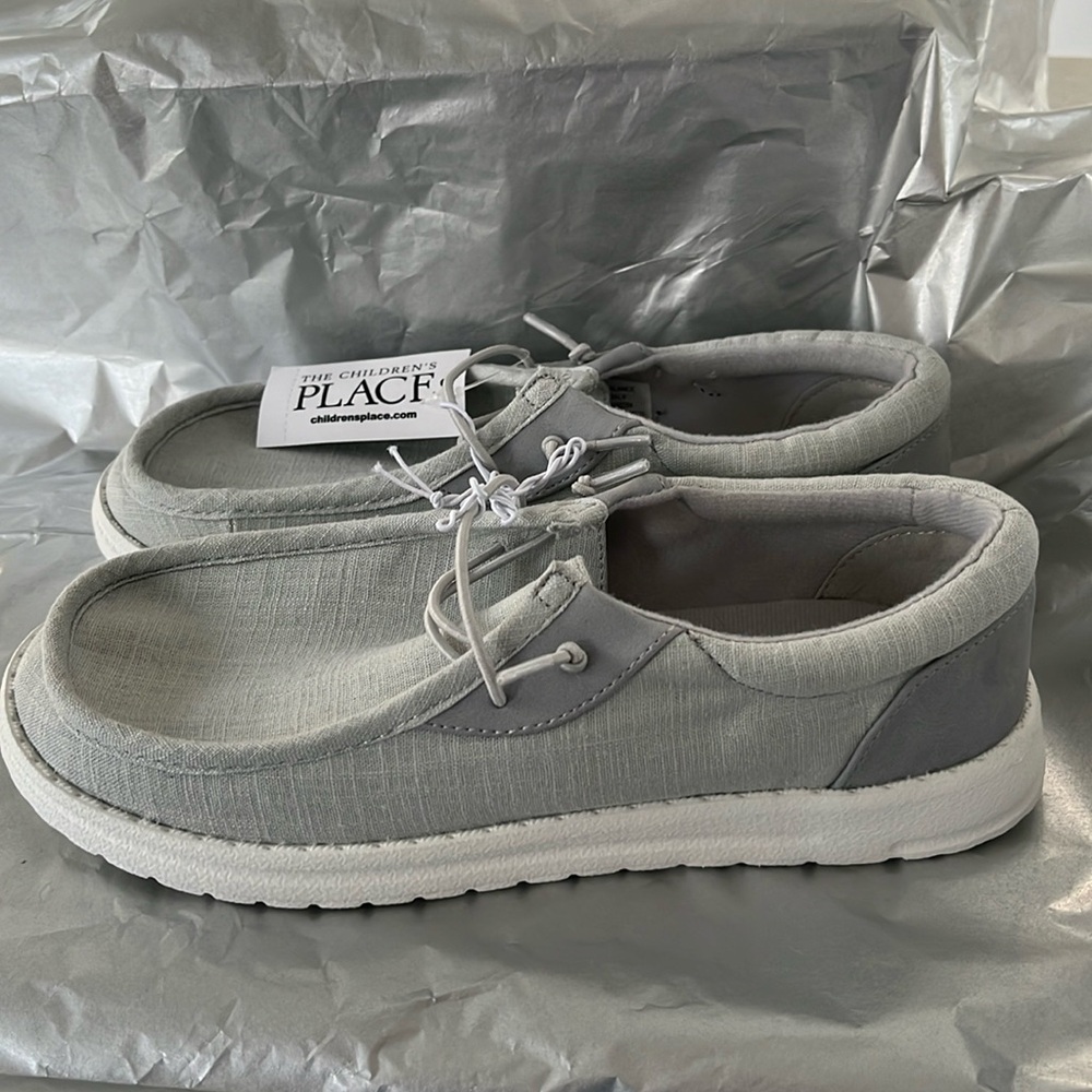 The Children’s Place shoes youth size 4.
